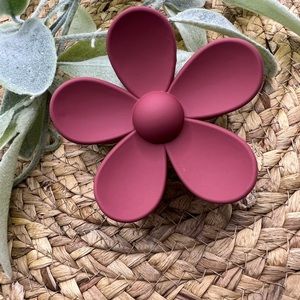 Flower hair clip 🌺